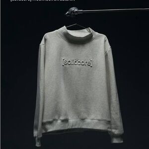 Solid Embossed Mockneck Sweatshirt in Light Gray